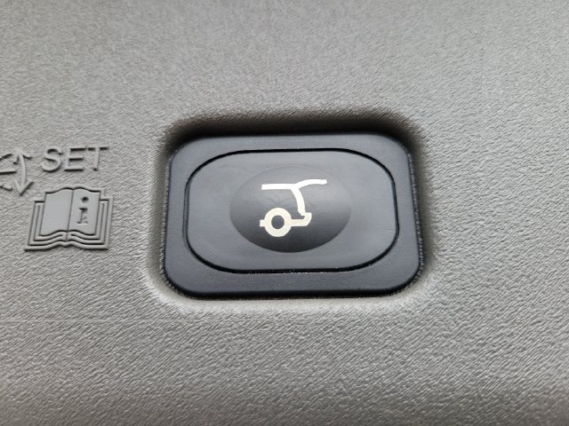 Used 2025 Lincoln Nautilus Premier w/ Equipment Group 102A AWD/4WD image 9
