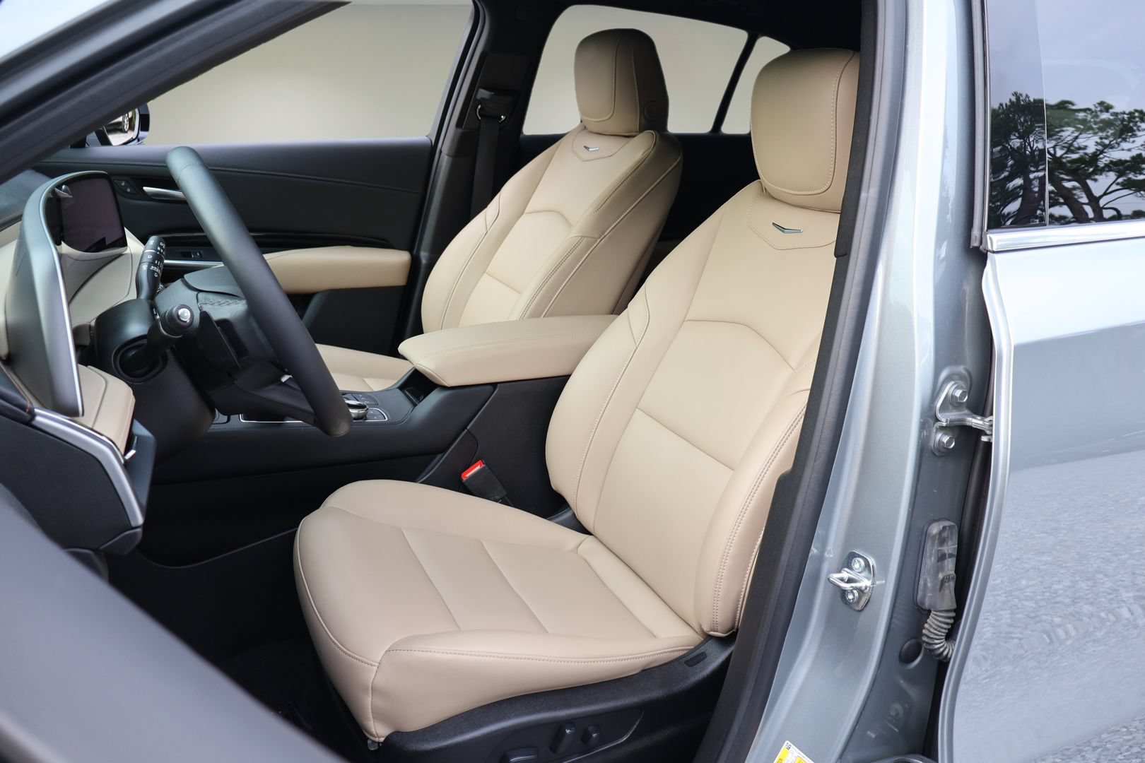 Certified 2024 Cadillac XT4 Luxury FWD image 11
