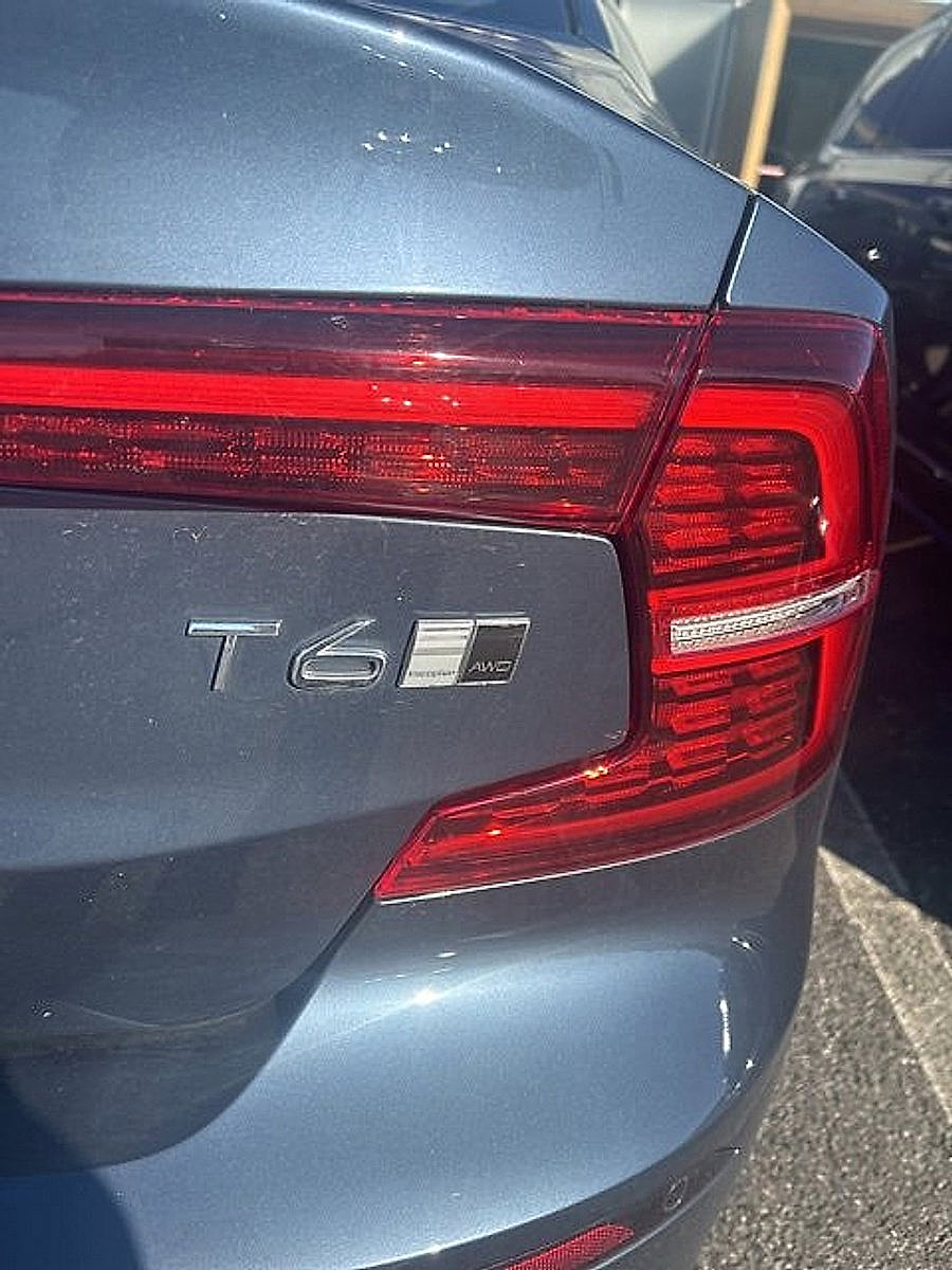 Used 2020 Volvo S60 T6 Inscription image 10