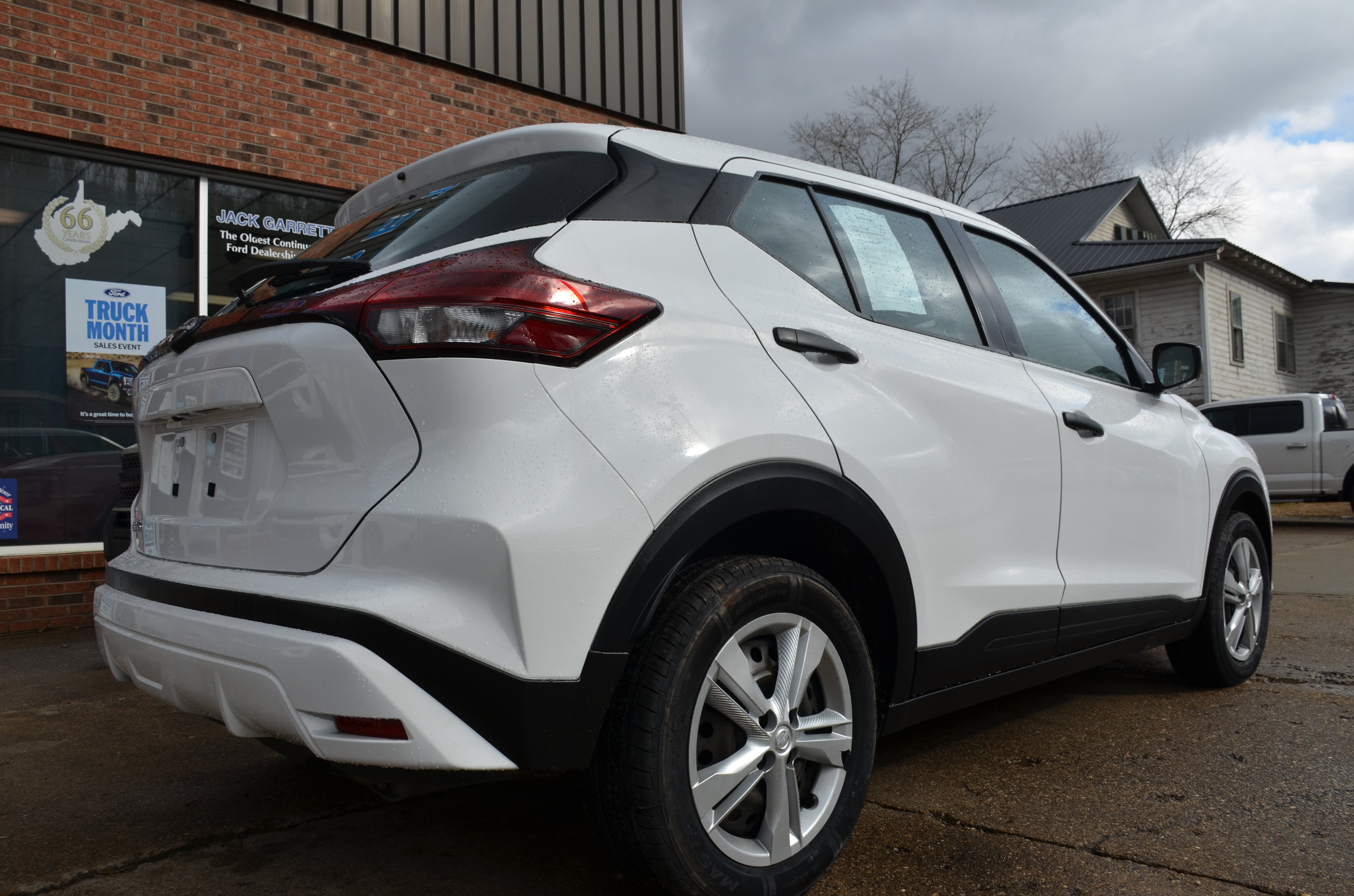 Used 2022 Nissan Kicks S FWD image 6