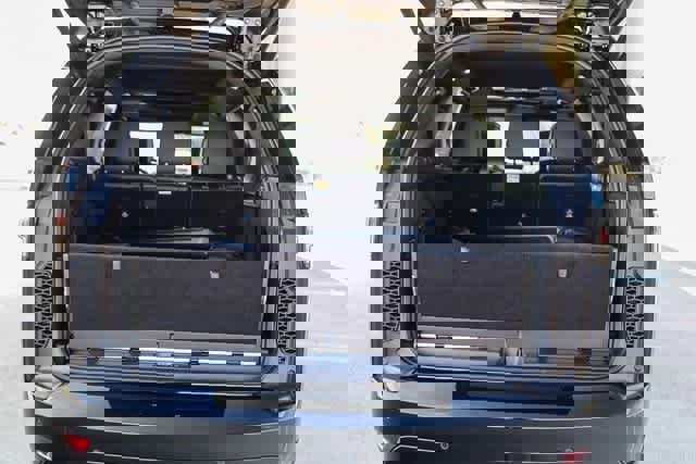 New 2025 Land Rover Discovery Dynamic SE image 29