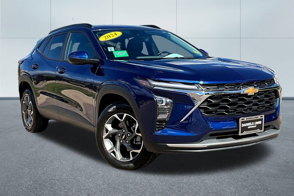 Used 2024 Chevrolet Trax LT w/ Driver Confidence Package image 11