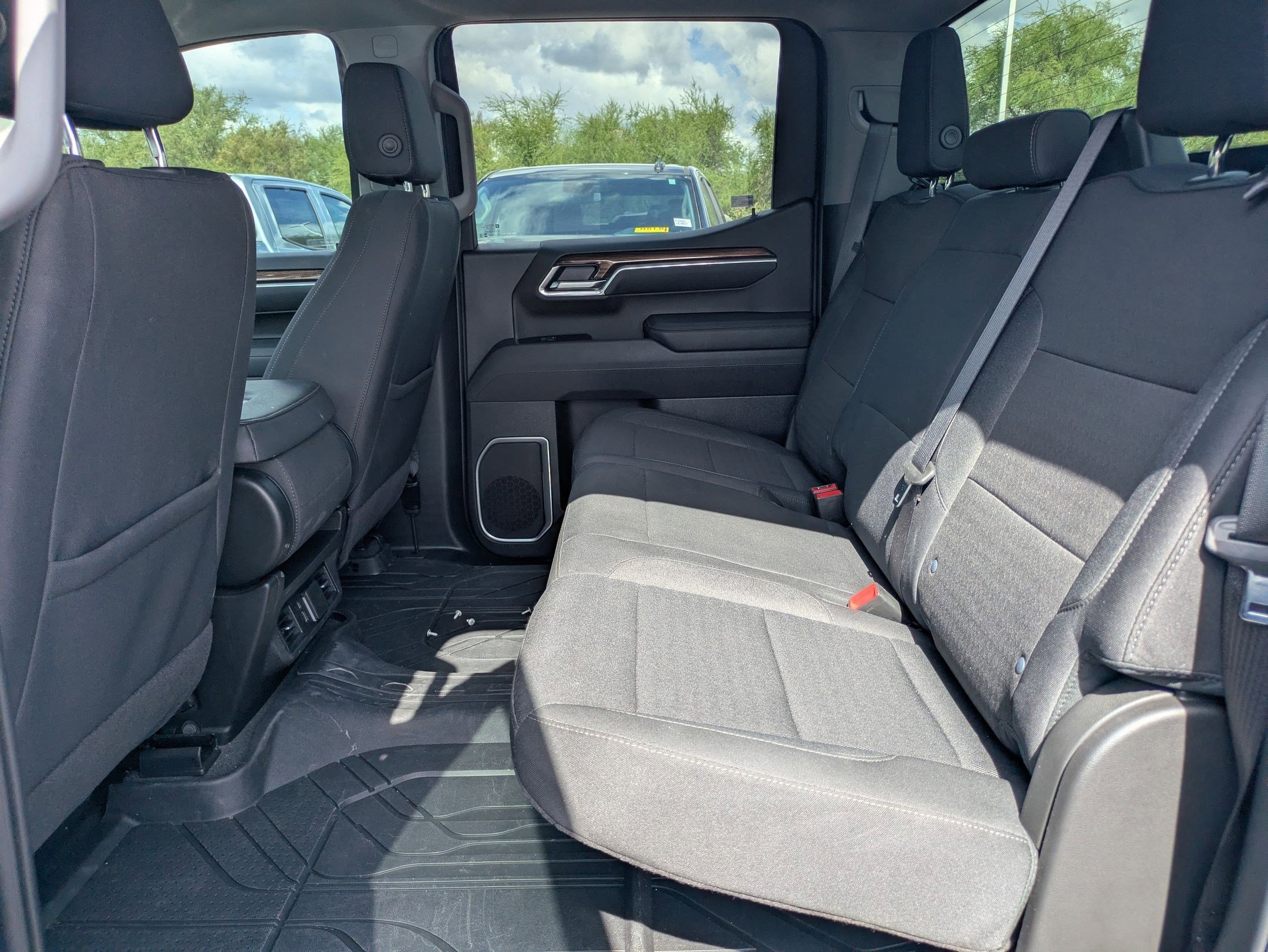 Used 2025 Chevrolet Silverado 1500 LT image 14