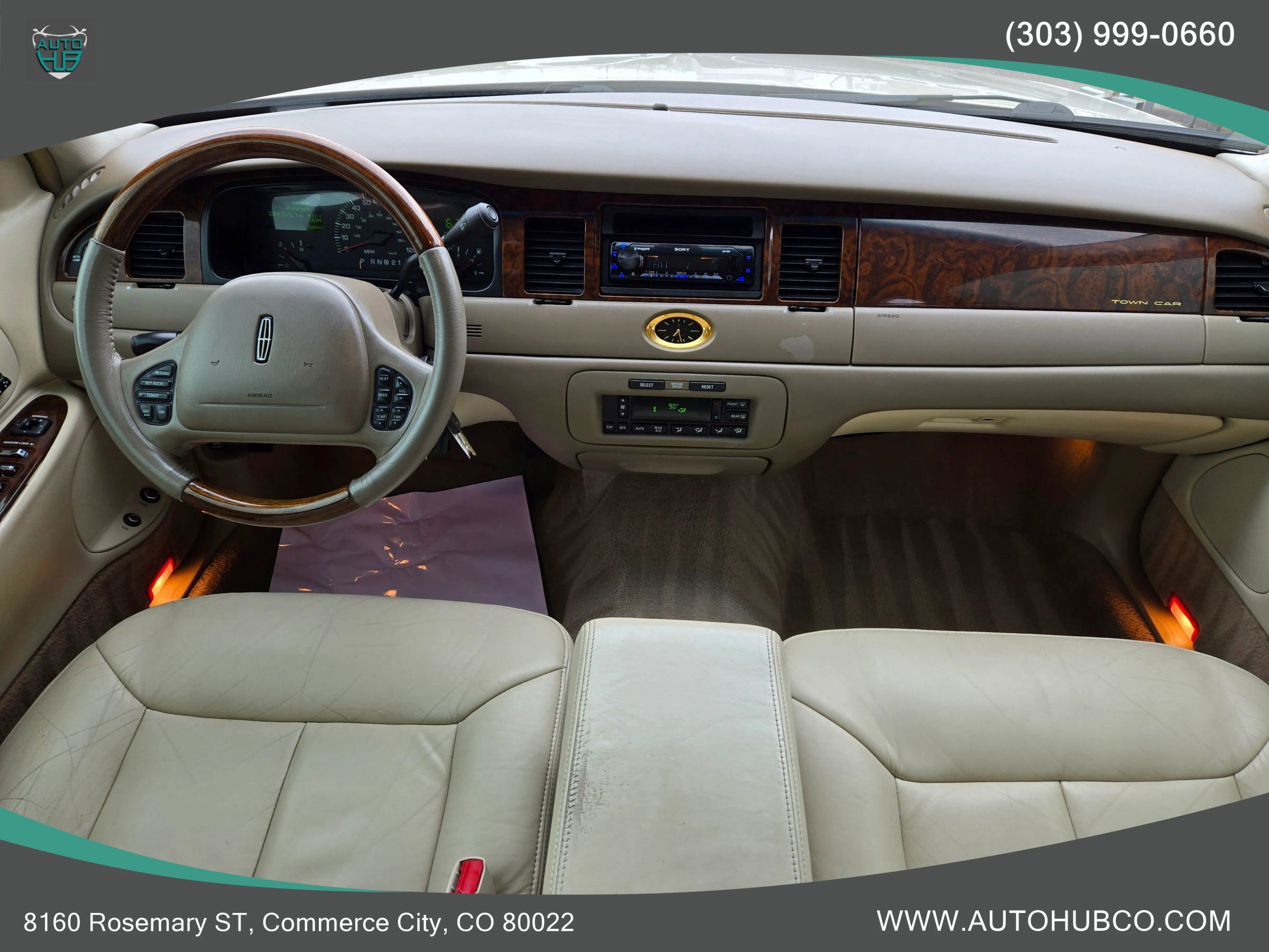 Used 2000 Lincoln Town Car Cartier image 11