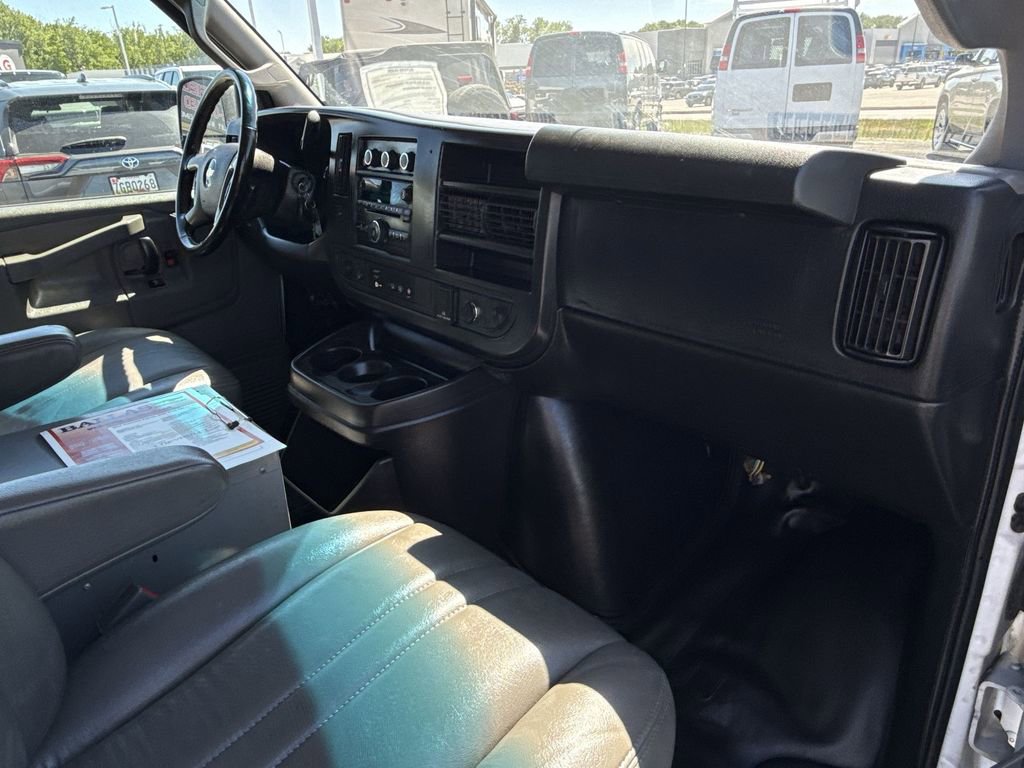 Used 2017 Chevrolet Express 3500 Extended RWD image 24