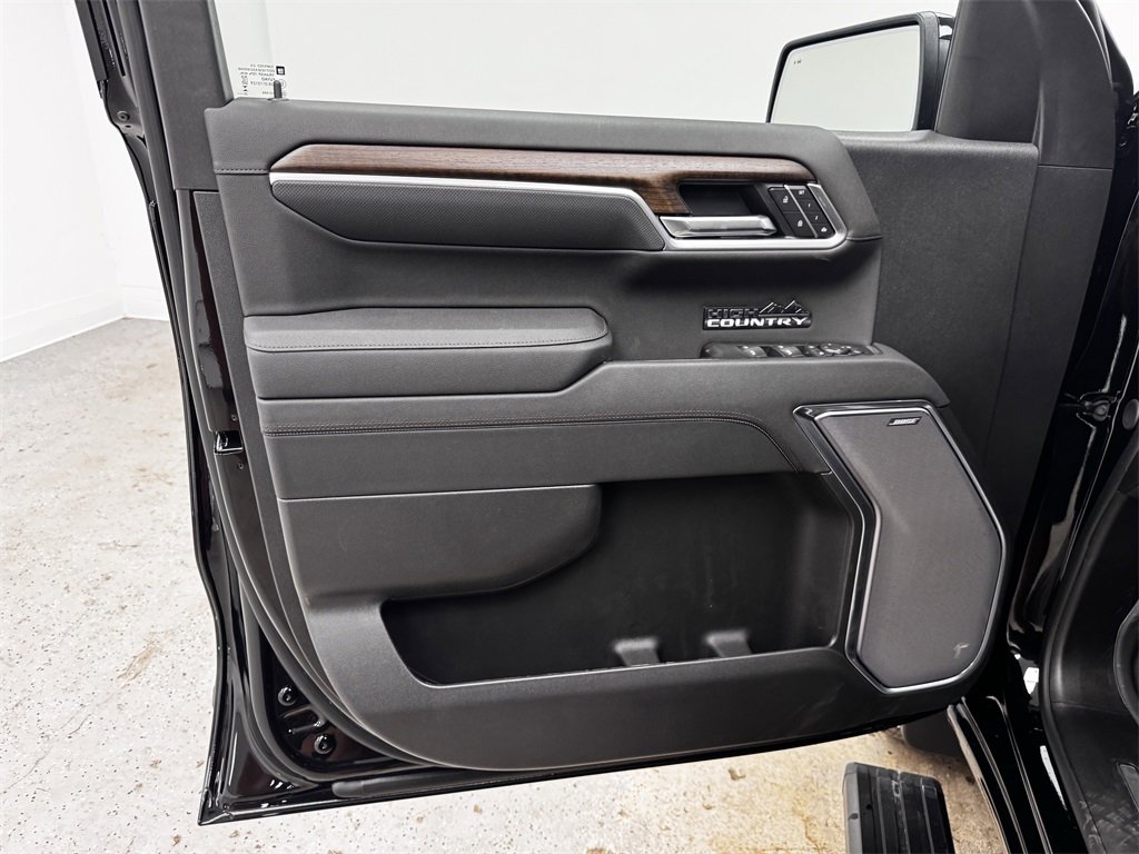 New 2026 Chevrolet Silverado 1500 High Country w/ Midnight Edition image 9