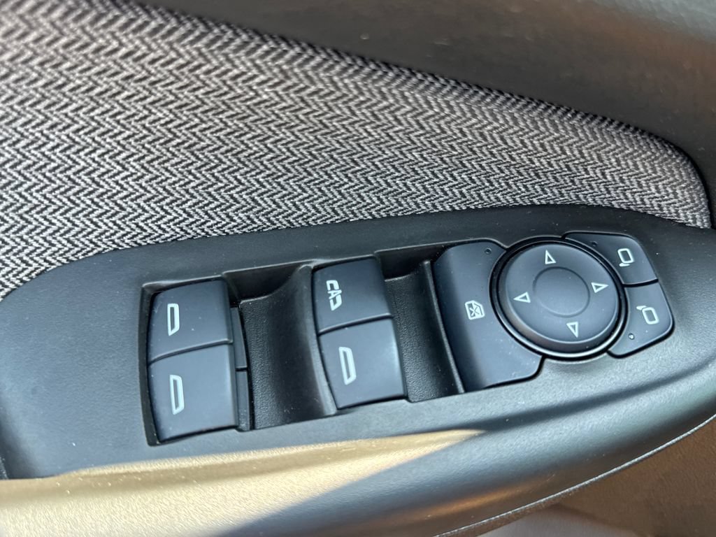 Used 2025 Chevrolet TrailBlazer LT AWD/4WD image 19