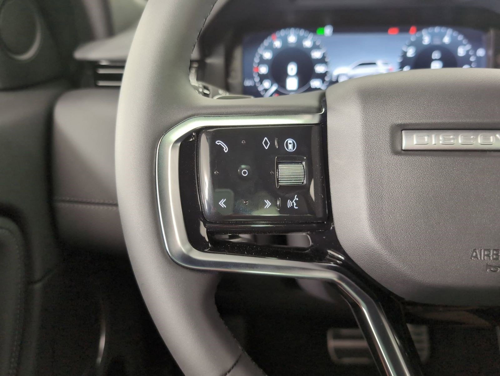 New 2025 Land Rover Discovery Sport Dynamic SE AWD/4WD image 15