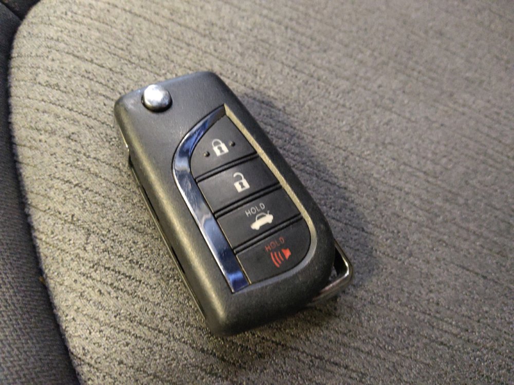 Used 2019 Toyota Camry LE w/ Carpet Mat Package FWD image 32