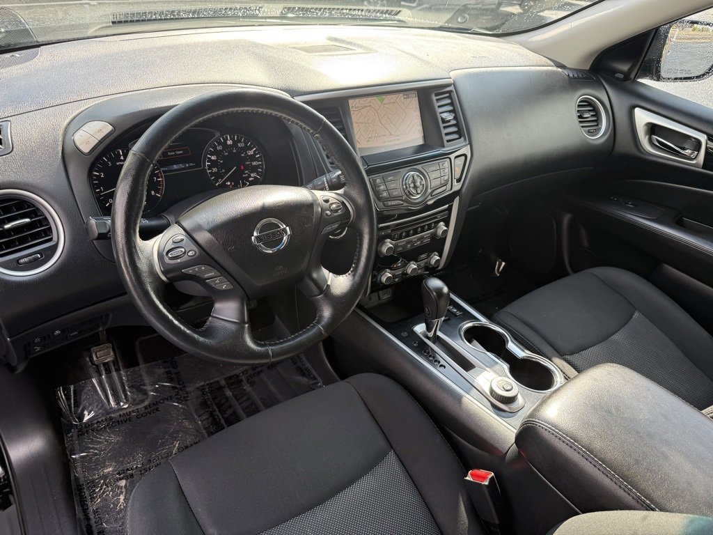 Used 2020 Nissan Pathfinder SV image 18