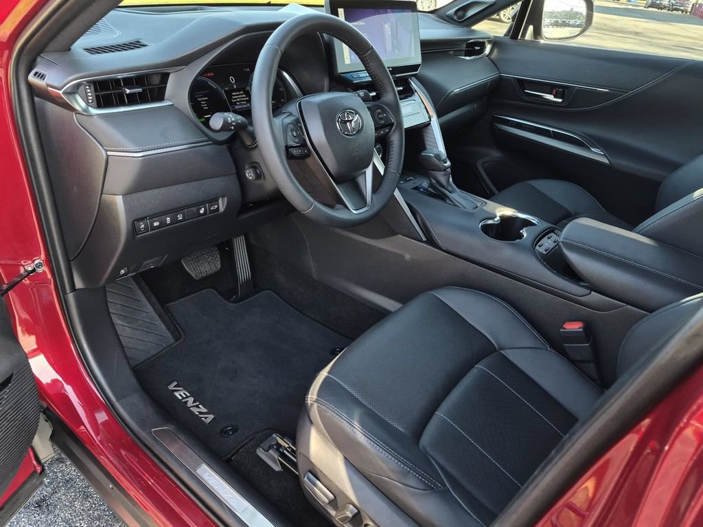Used 2024 Toyota Venza Limited AWD/4WD image 13