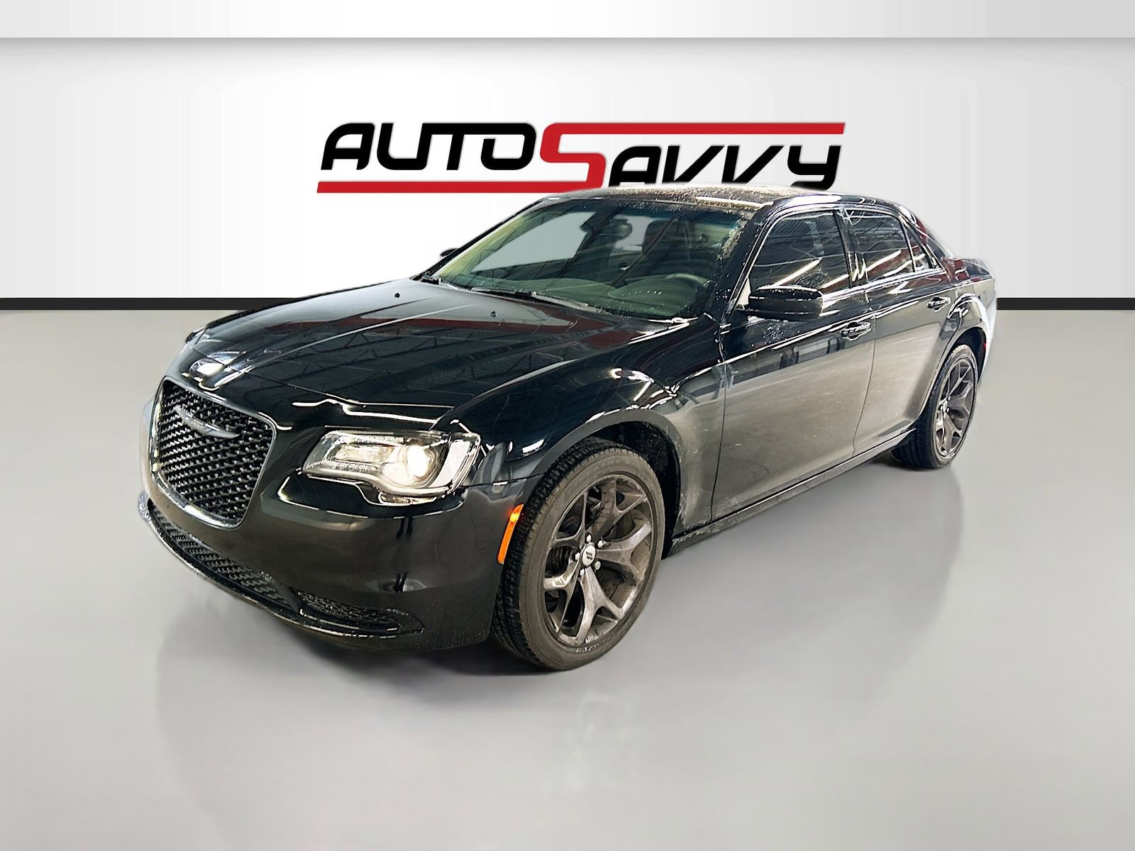 Used 2023 Chrysler 300 Touring w/ Sport Appearance Package image 3