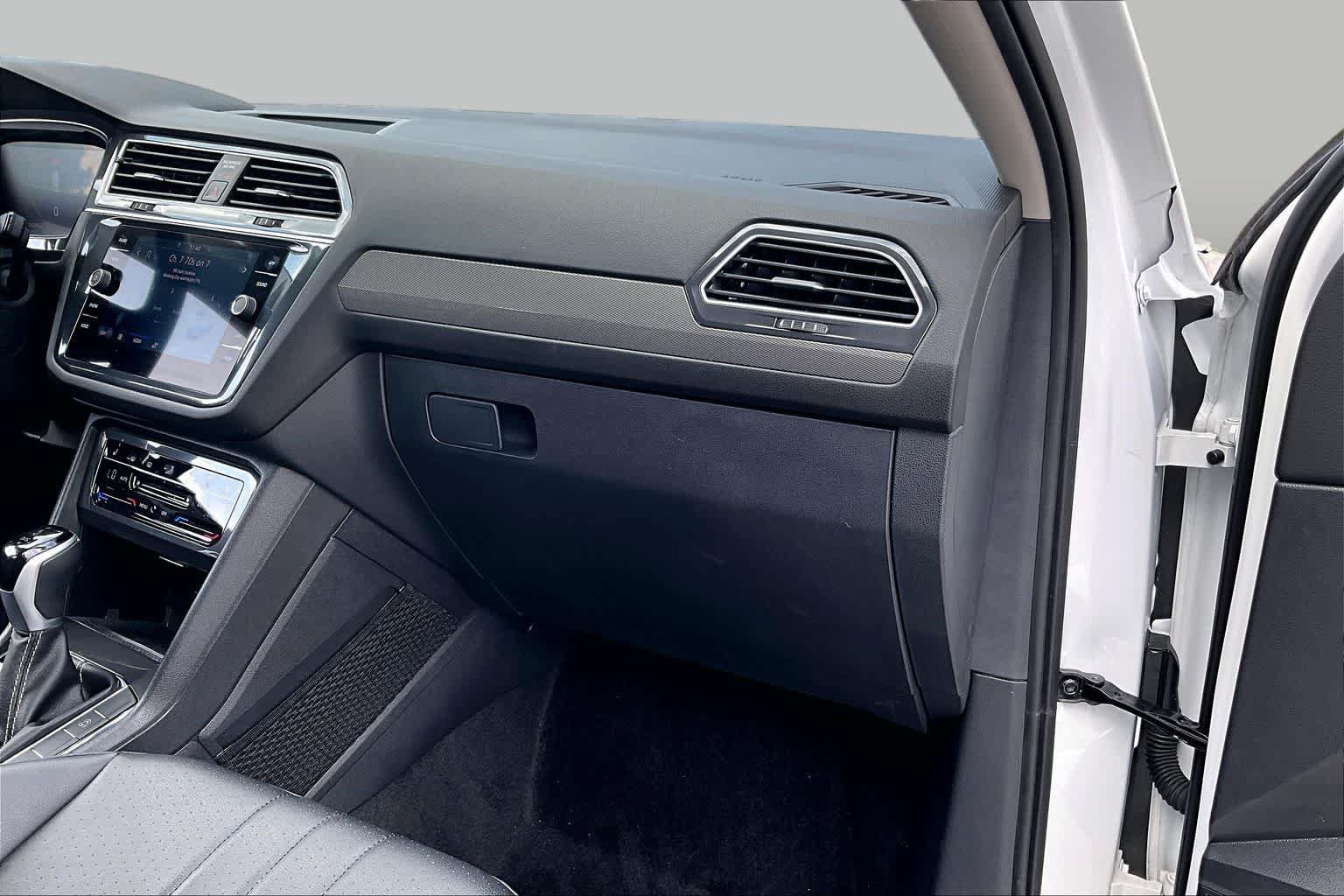 Used 2024 Volkswagen Tiguan SE FWD image 17
