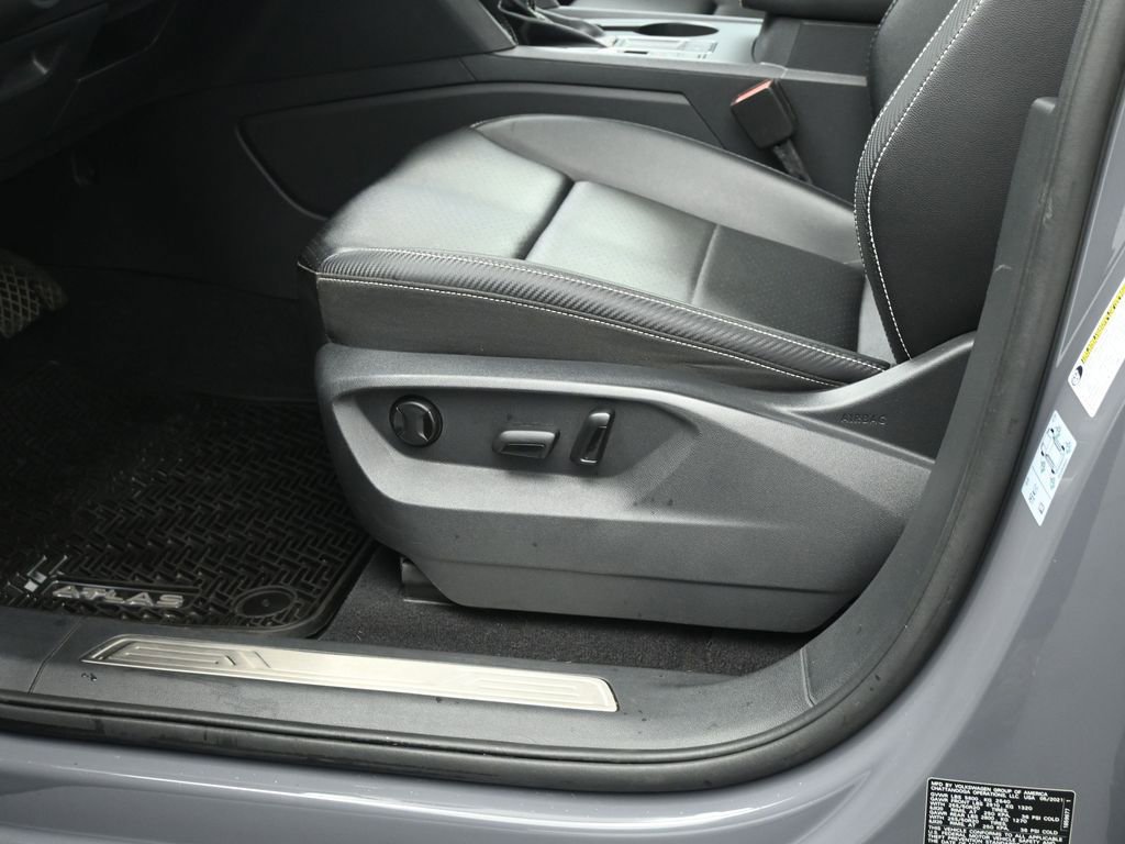Used 2021 Volkswagen Atlas Cross Sport SE w/ Panoramic Sunroof Package image 11