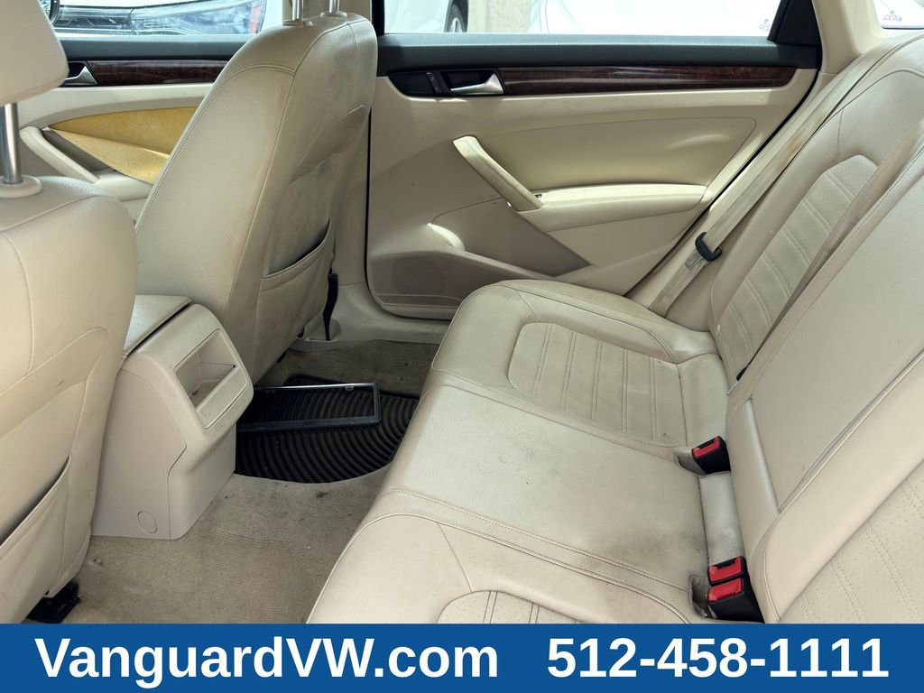 Used 2012 Volkswagen Passat 2.5 SEL FWD image 28