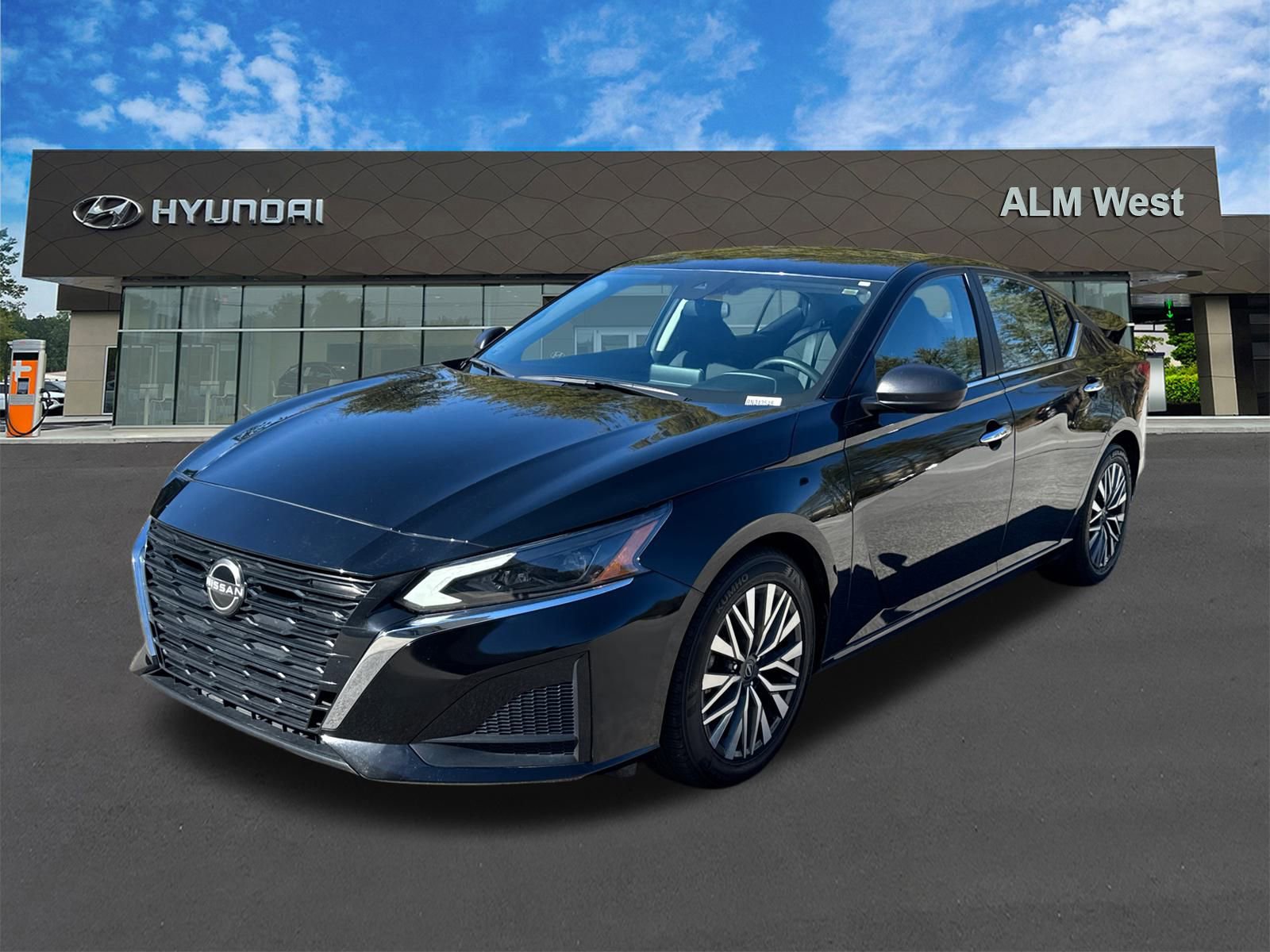 Used 2024 Nissan Altima 2.5 SV image 1