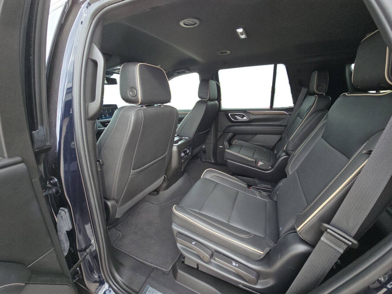 Used 2023 Chevrolet Tahoe Premier AWD/4WD image 38