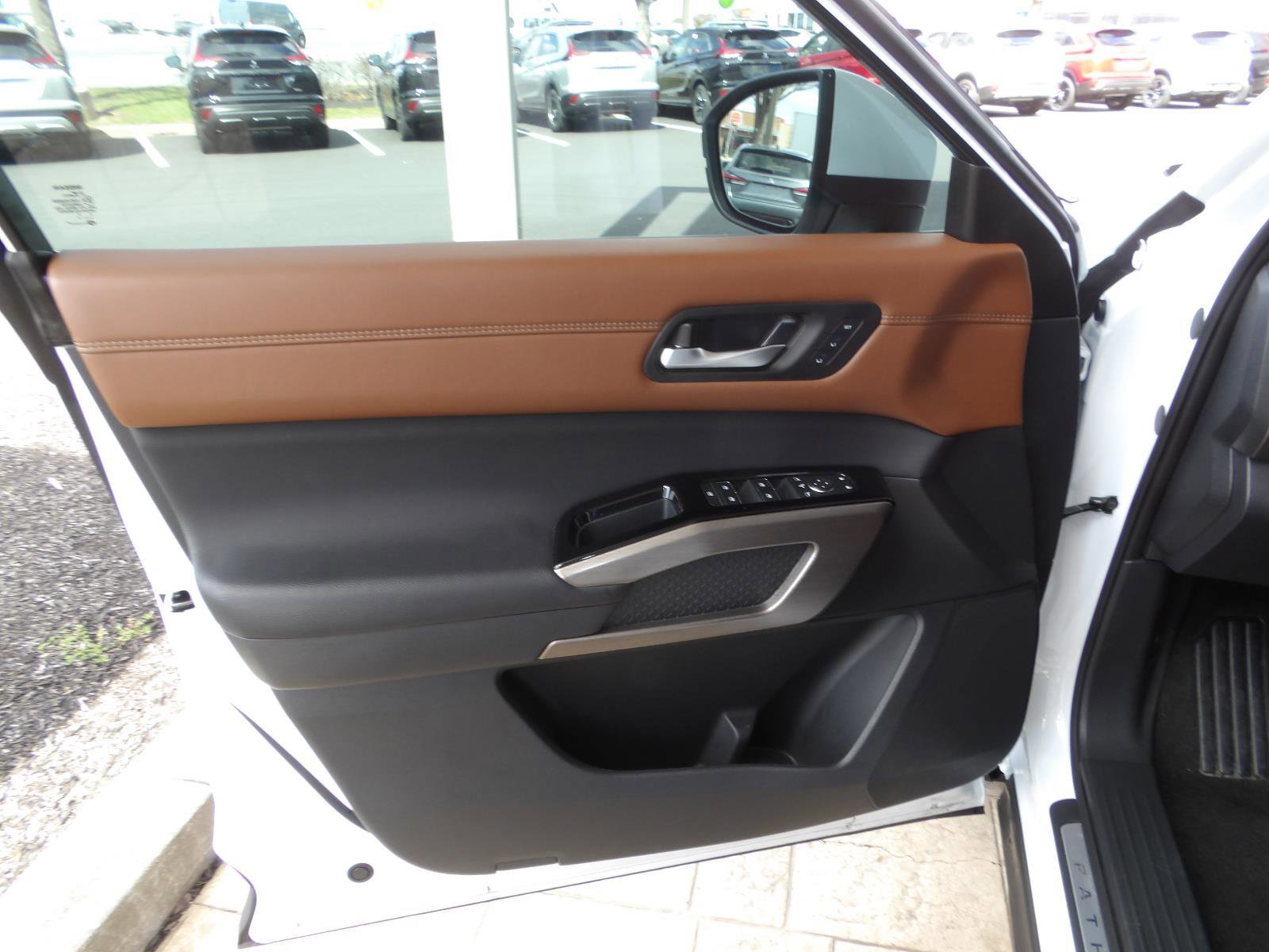 Certified 2025 Nissan Pathfinder Platinum w/ Cargo Package image 24