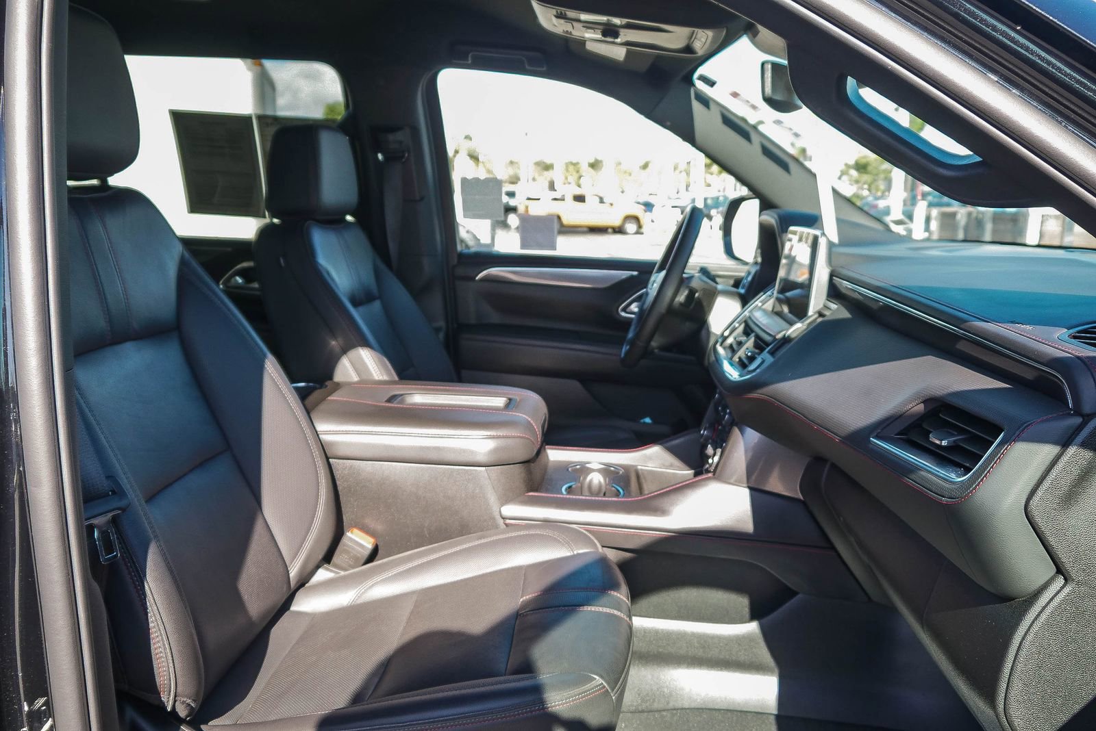 Used 2024 Chevrolet Suburban RST RWD image 17