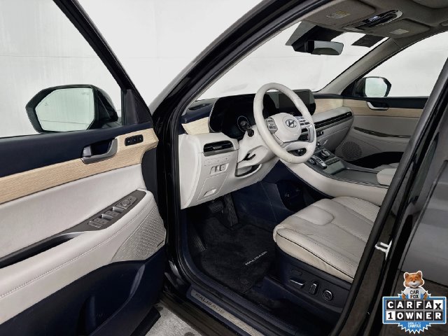 Used 2023 Hyundai Palisade Limited w/ Cargo Package AWD/4WD image 3