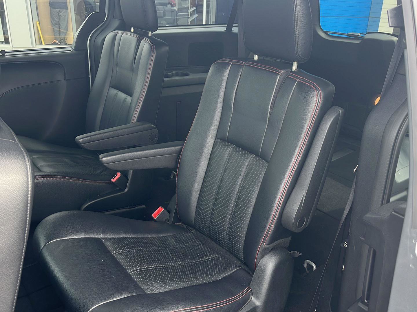 Used 2018 Dodge Grand Caravan GT FWD image 23