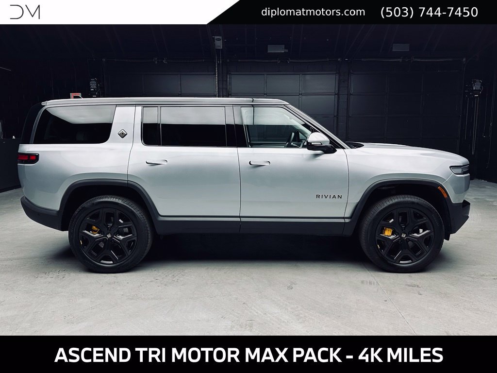 Used 2025 Rivian R1S Premium Dual AWD/4WD image 9