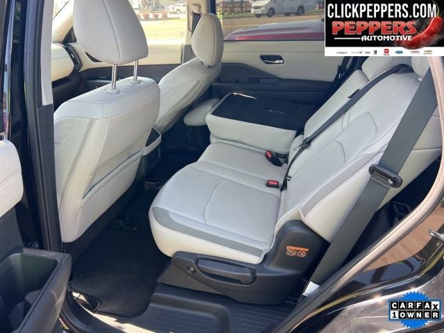 Used 2025 Nissan Pathfinder SL FWD image 12