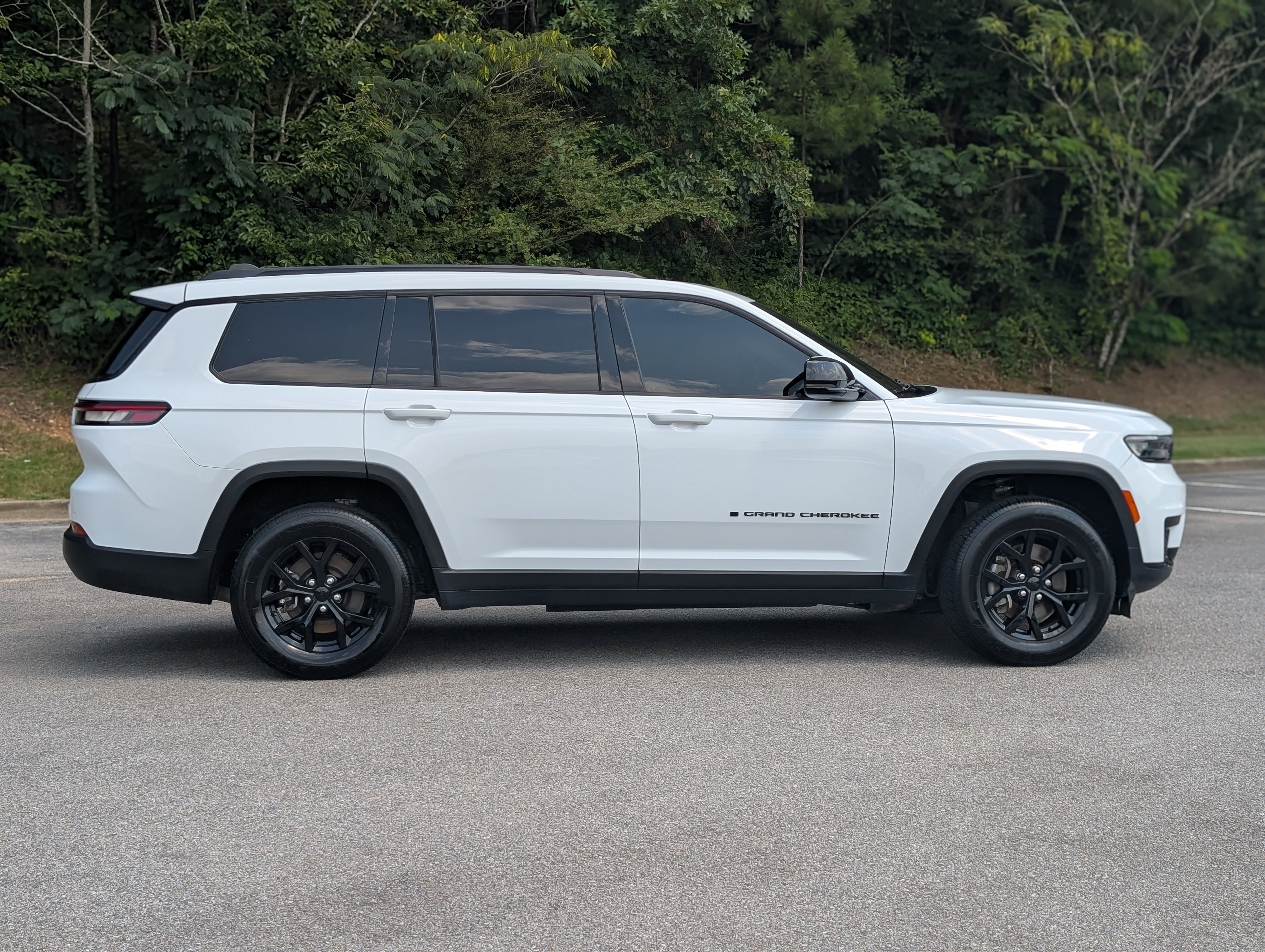 Used 2024 Jeep Grand Cherokee L Laredo AWD/4WD image 10