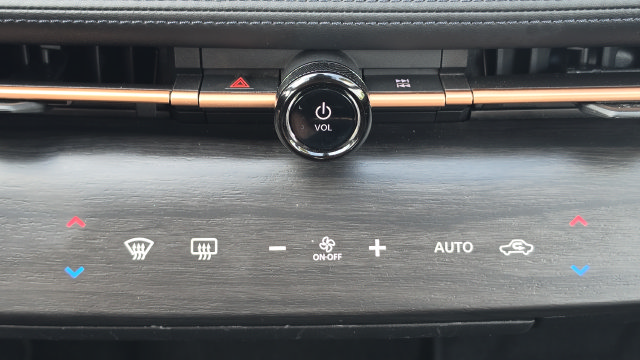 Used 2023 Nissan Ariya AWD image 46
