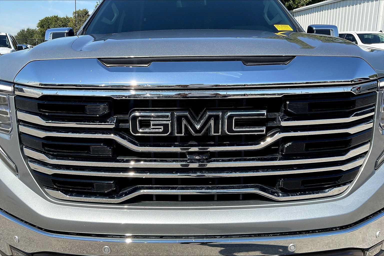 Used 2025 GMC Sierra 1500 SLT AWD/4WD image 30