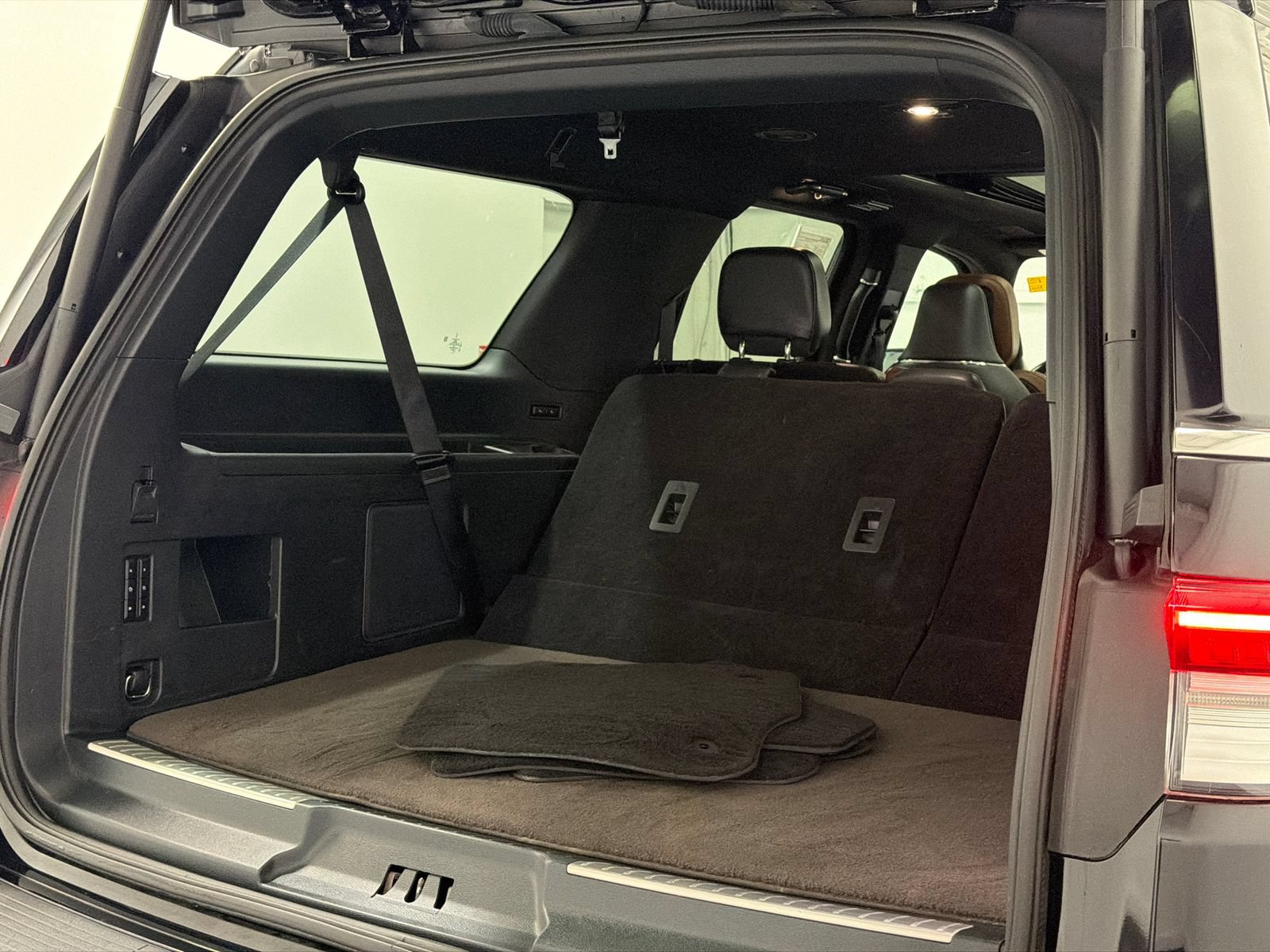 Certified 2023 Lincoln Navigator L Reserve AWD/4WD image 10