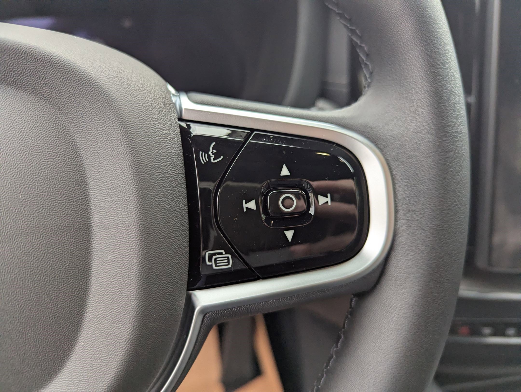 New 2026 Volvo XC60 B5 Ultra w/ Protection Package Premier image 12