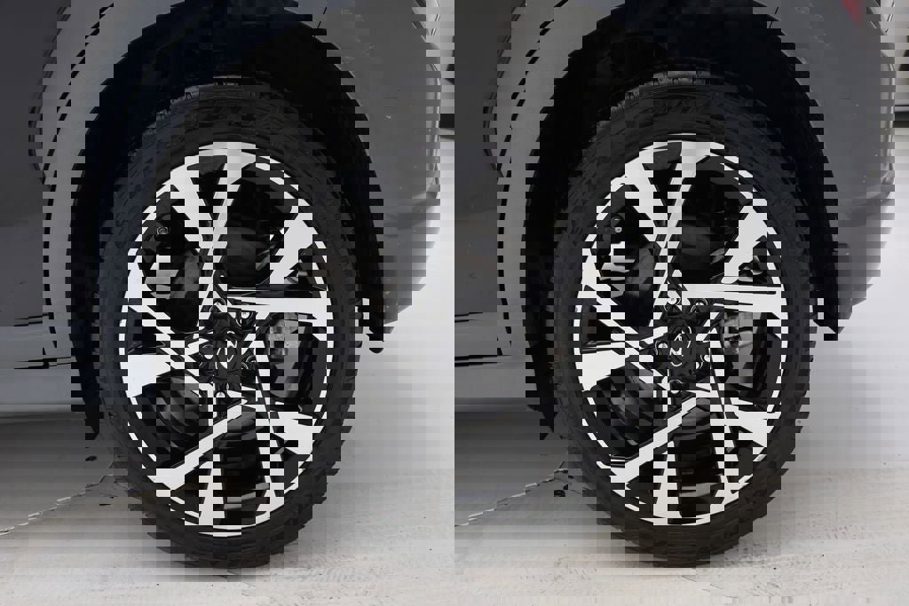 Used 2023 Hyundai Kona Limited image 9