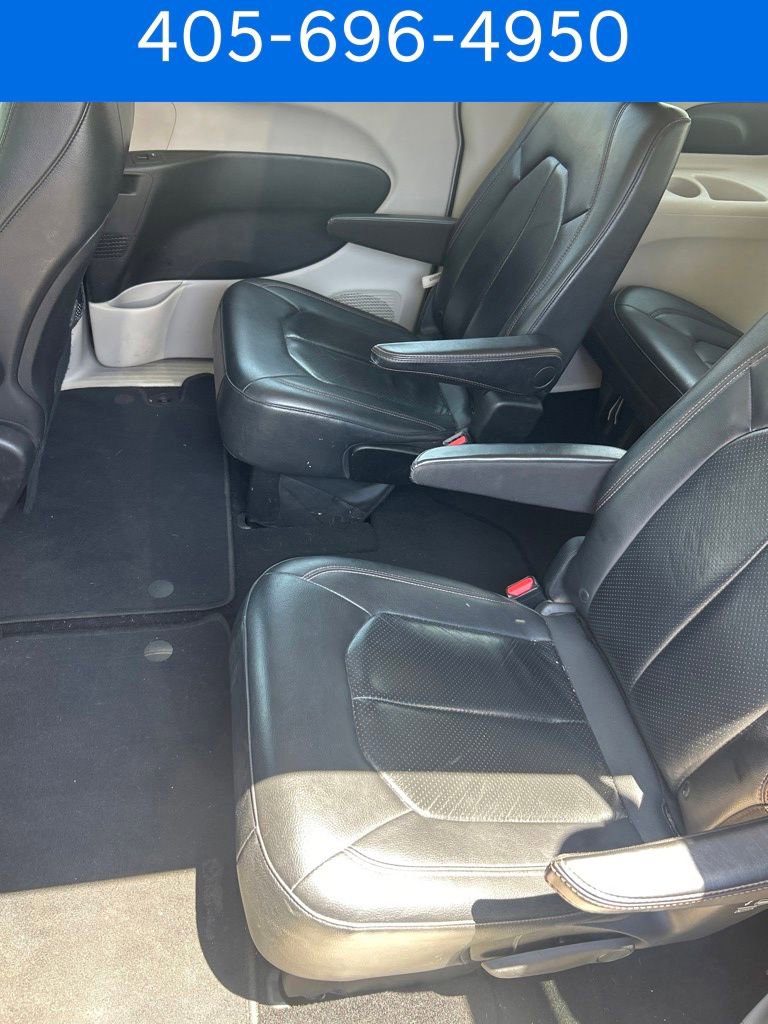 Used 2018 Chrysler Pacifica Touring-L FWD image 5