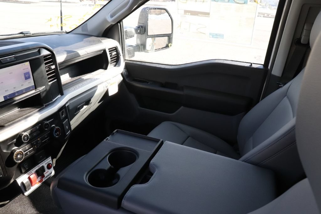 New 2026 Ford F550 4x4 Regular Cab Super Duty image 13