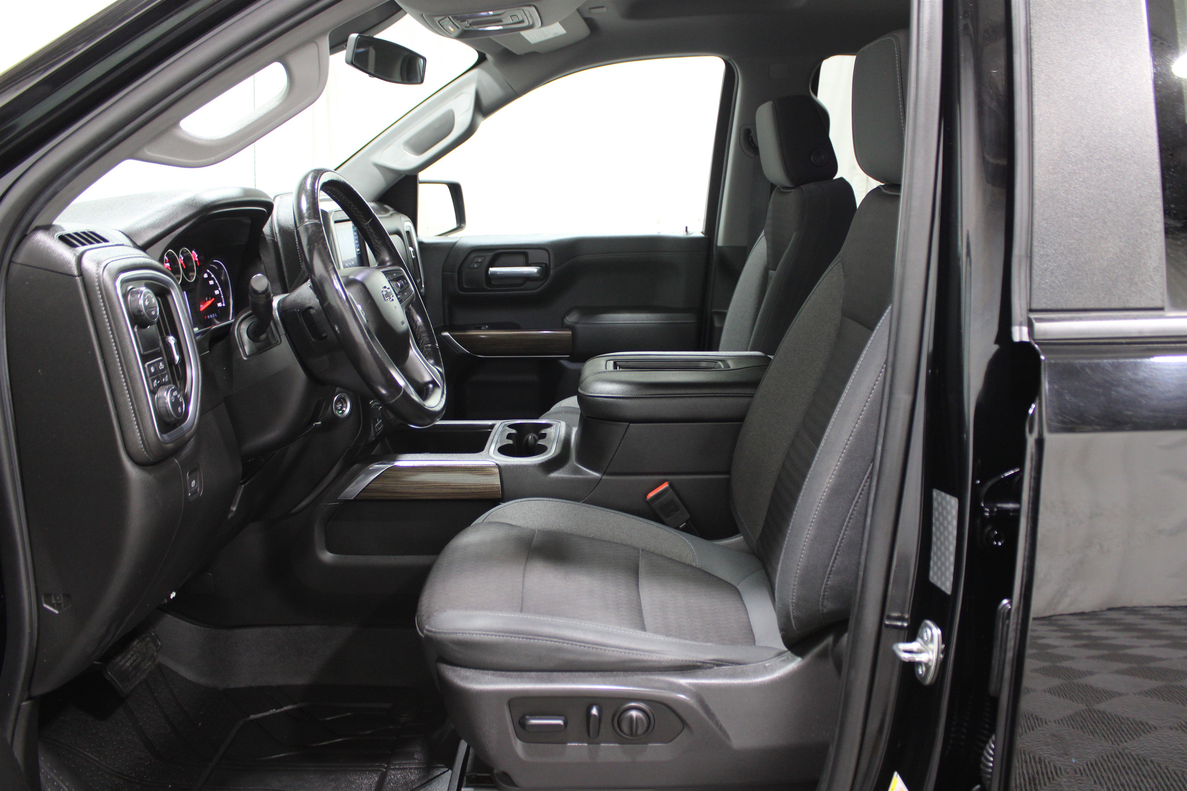 Used 2019 Chevrolet Silverado 1500 RST w/ All-Star Edition image 3