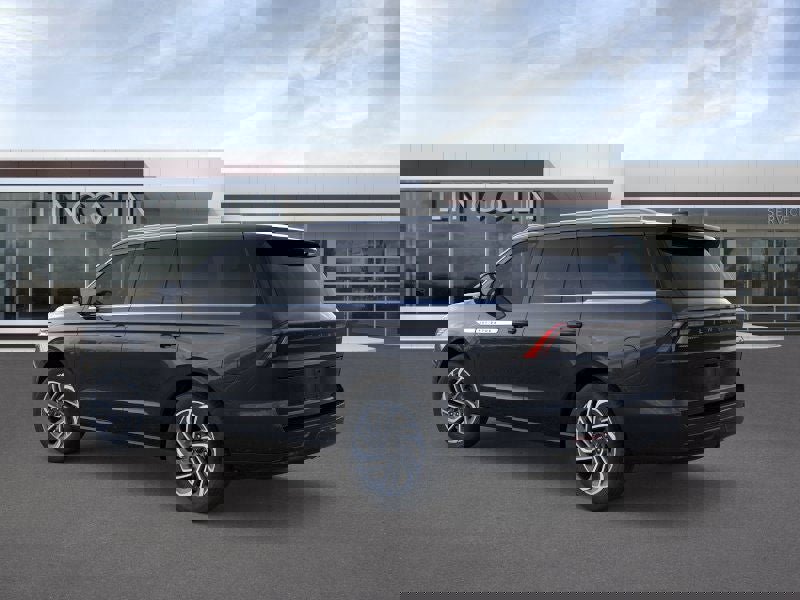 New 2025 Lincoln Navigator Reserve image 5