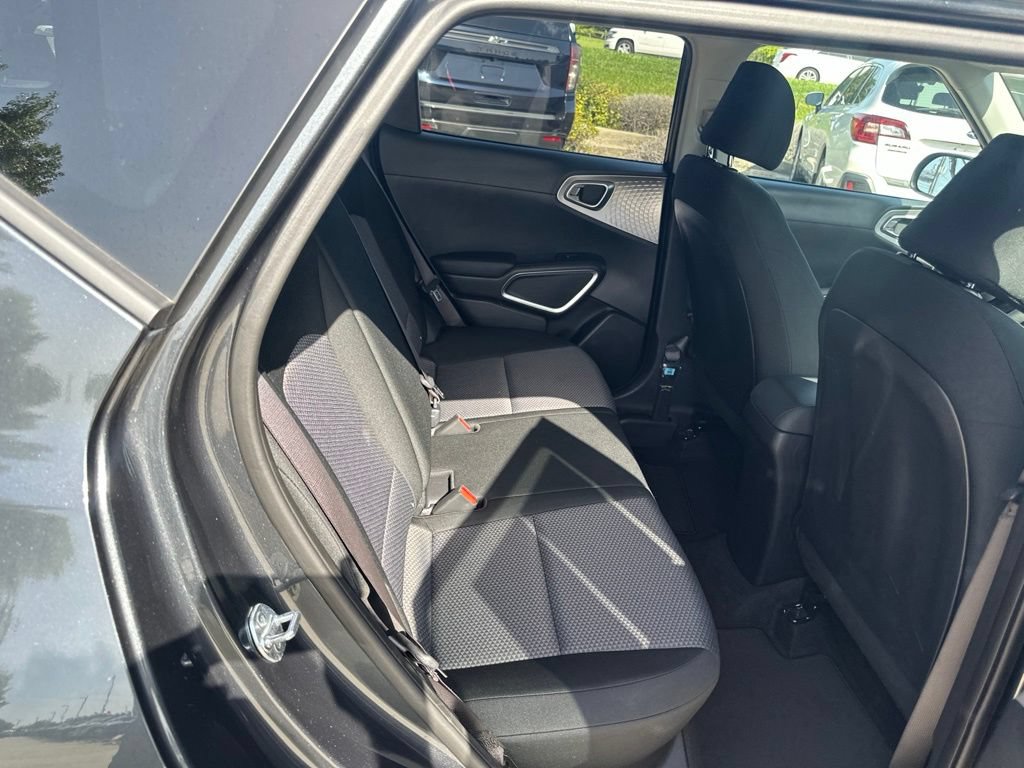 Used 2025 Kia Soul LX w/ LX Technology Package FWD image 30
