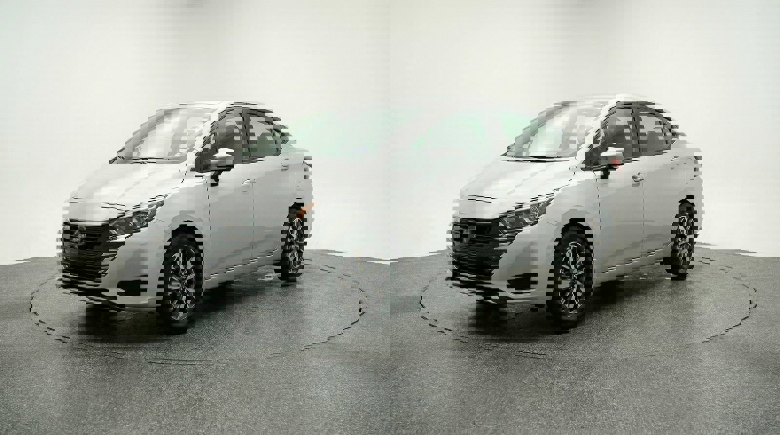 Used 2025 Nissan Versa SV image 3