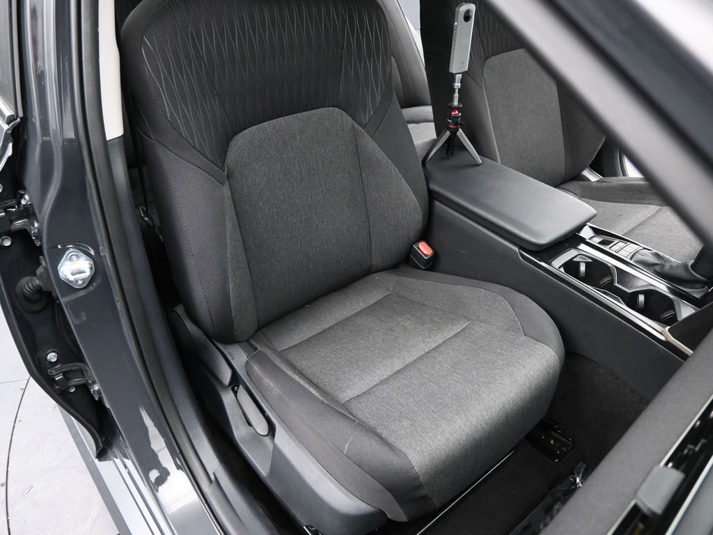 Used 2025 Toyota Camry LE image 11