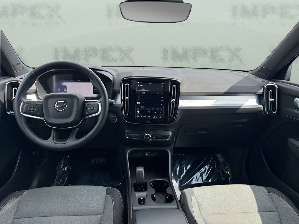 Used 2025 Volvo XC40 B5 Core AWD/4WD image 13