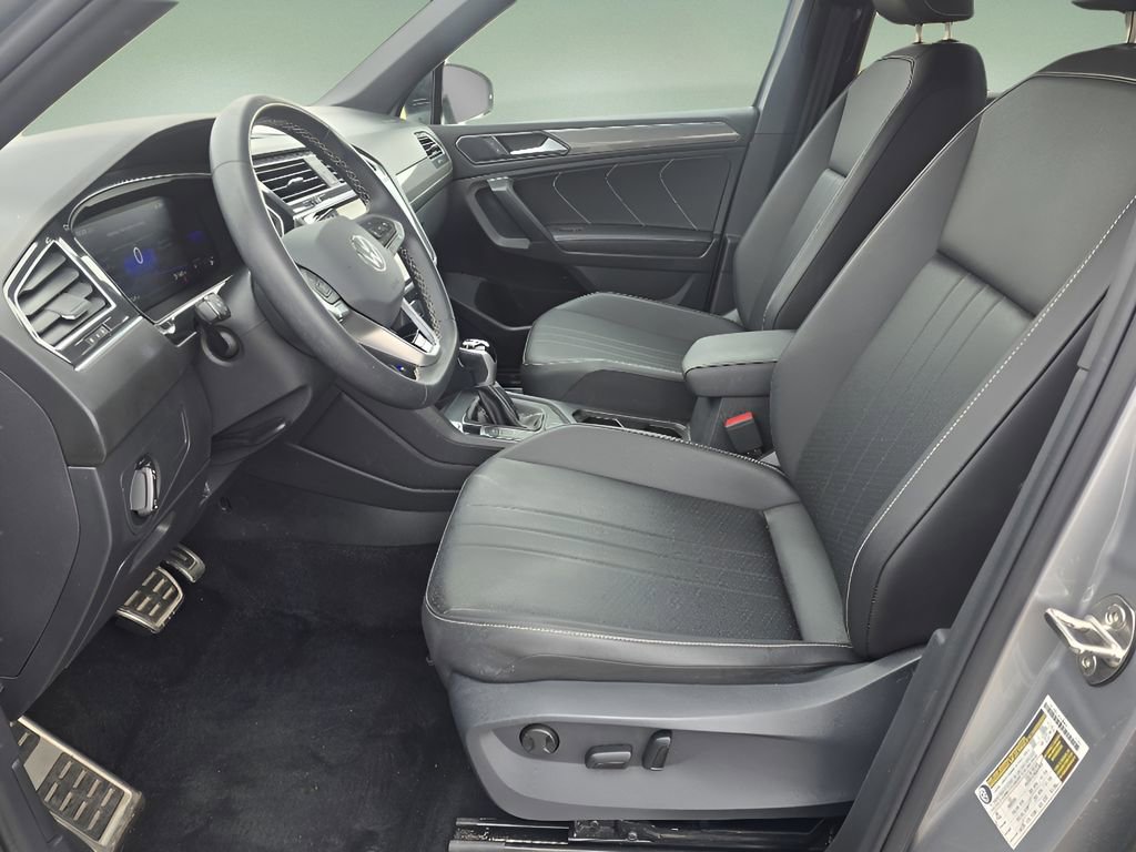 Used 2023 Volkswagen Tiguan SE R-Line image 12