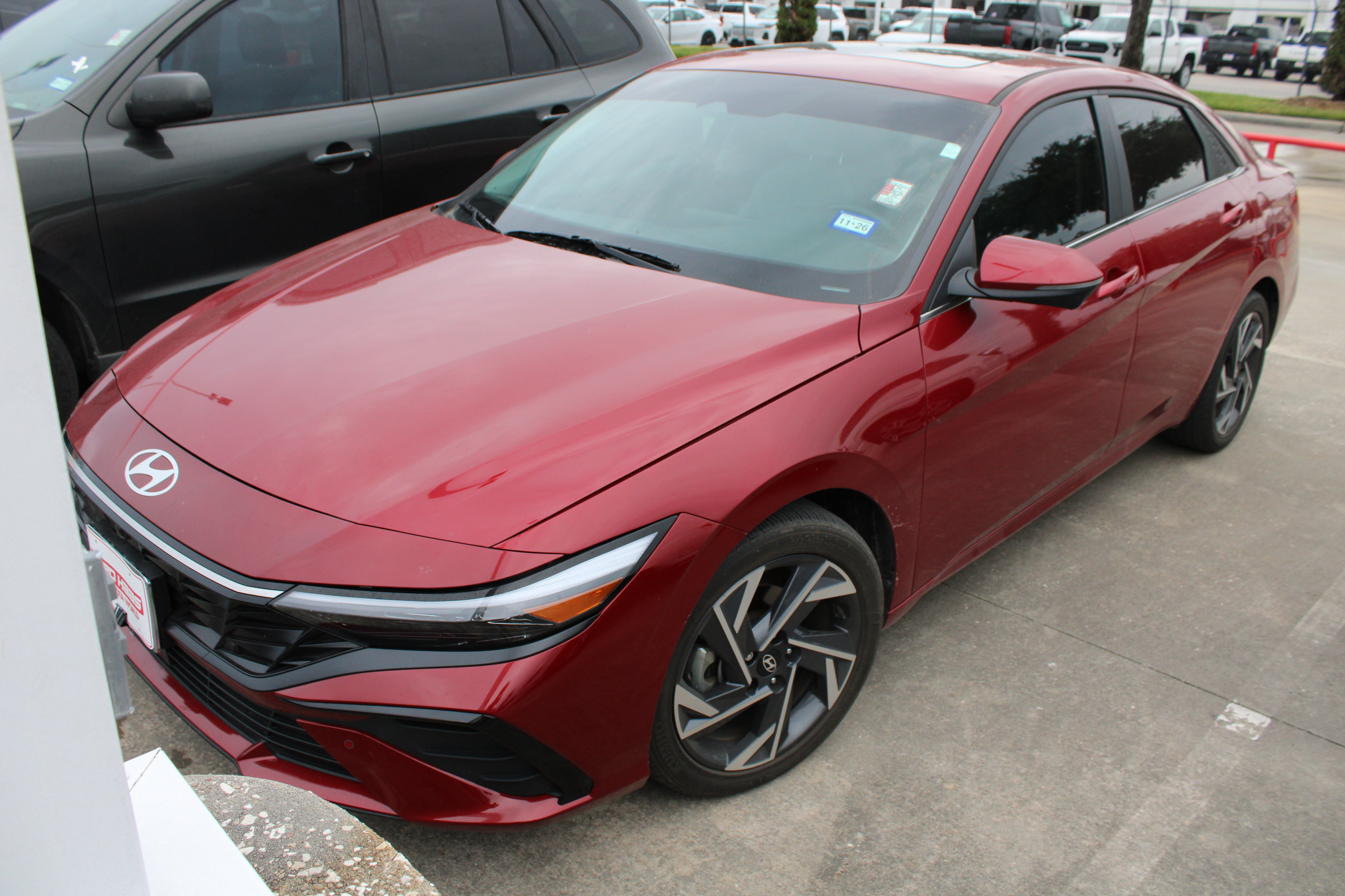 Used 2024 Hyundai Elantra Limited FWD image 3