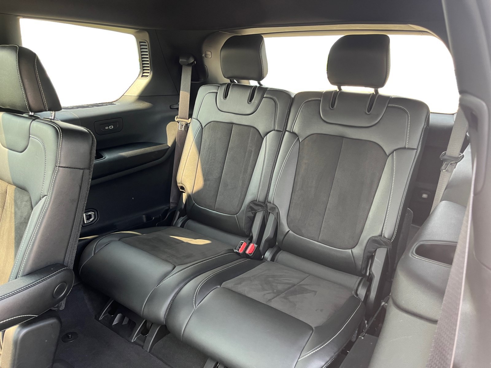 Used 2023 Jeep Grand Cherokee L Laredo AWD/4WD image 28