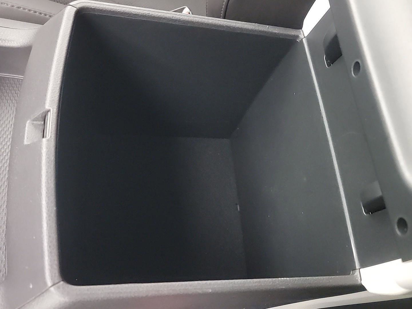 Used 2024 Kia Carnival EX image 36