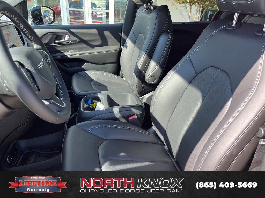 New 2026 Chrysler Voyager LX FWD image 4