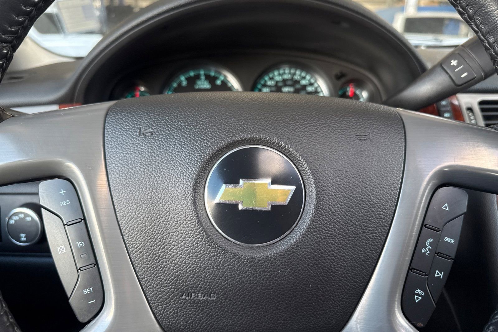 Used 2011 Chevrolet Tahoe LTZ AWD/4WD image 33