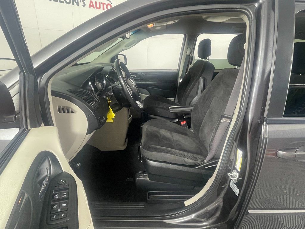 Used 2017 Dodge Grand Caravan SE w/ Power Window Group image 13