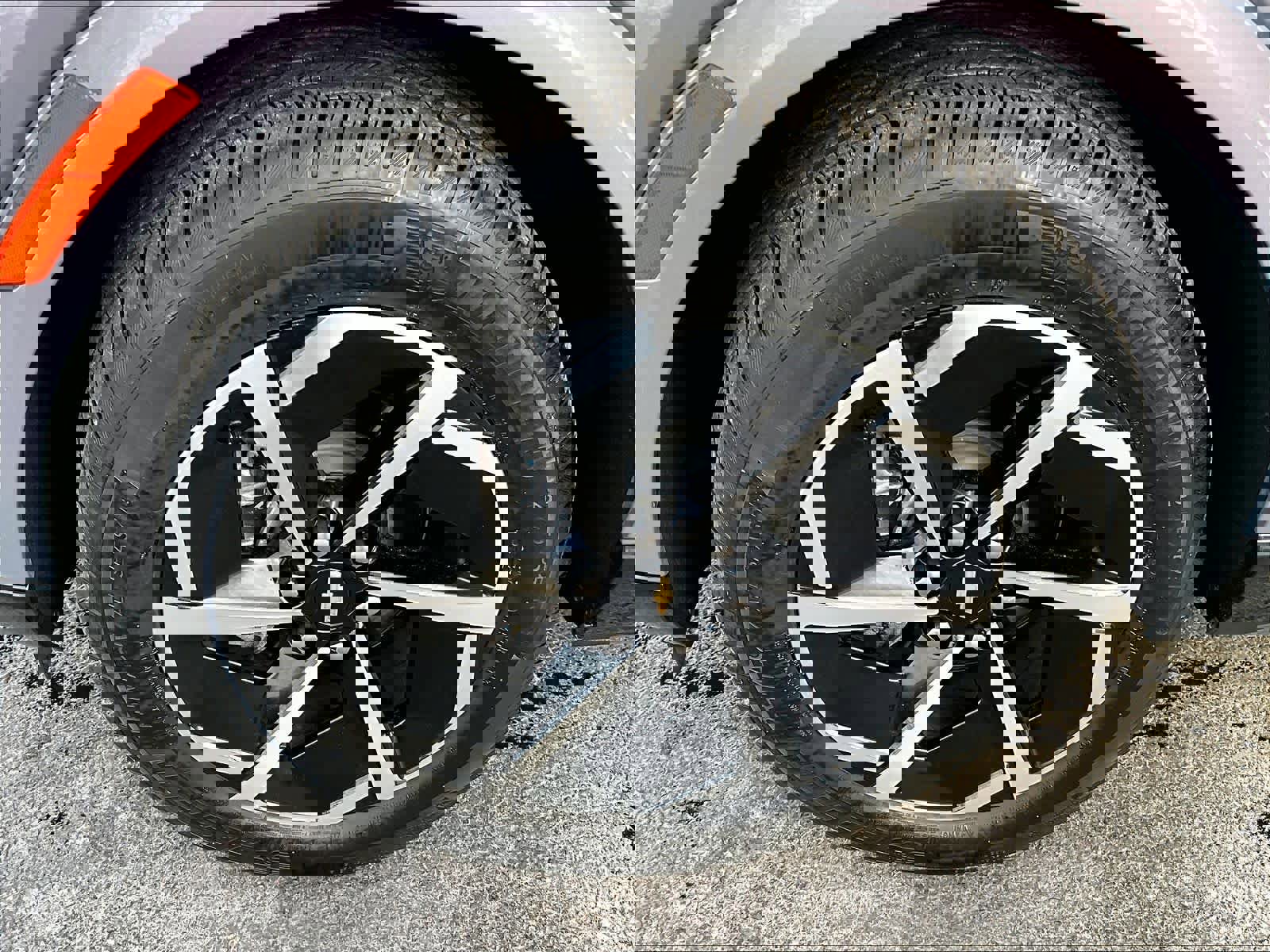 Used 2025 Chevrolet Equinox EV LT image 7