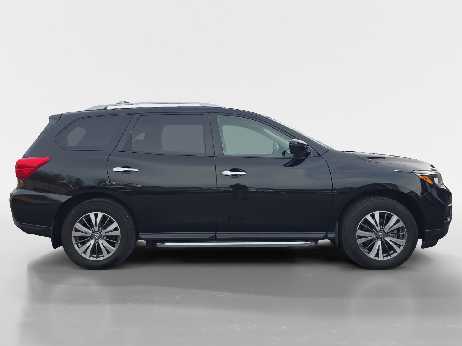 Used 2020 Nissan Pathfinder S image 6